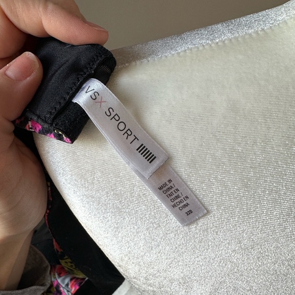 Lot of 2 VSX Victoria’s Secret Women's Sports Bra 32D - Picture 10 of 10